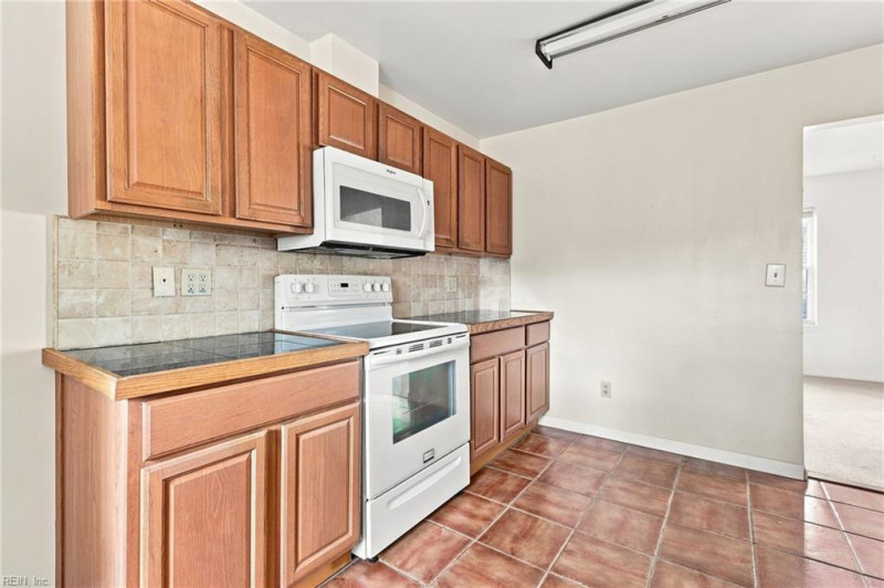 Photo 5 of 27 residential for sale in Virginia Beach virginia