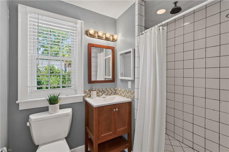 Photo 27 of 35 residential for sale in Norfolk virginia