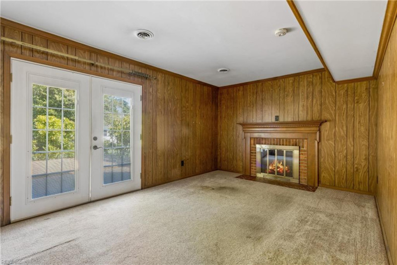 Photo 10 of 48 residential for sale in York County virginia