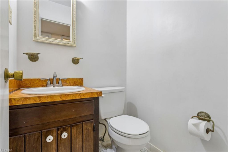 Photo 13 of 48 residential for sale in York County virginia