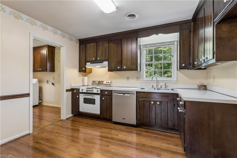 Photo 17 of 48 residential for sale in York County virginia
