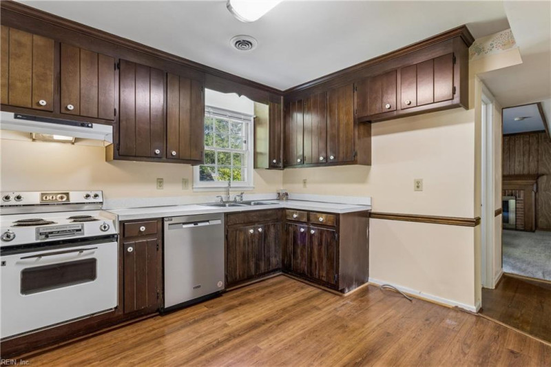 Photo 18 of 48 residential for sale in York County virginia