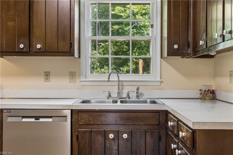 Photo 21 of 48 residential for sale in York County virginia