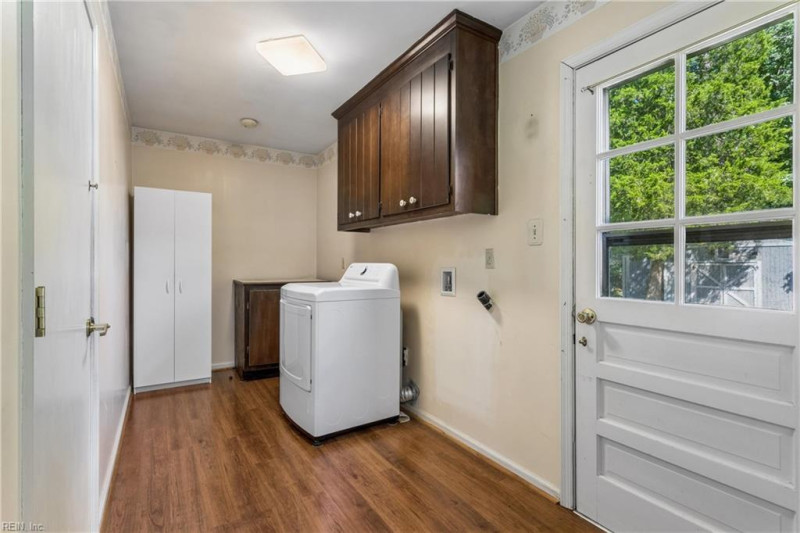 Photo 23 of 48 residential for sale in York County virginia