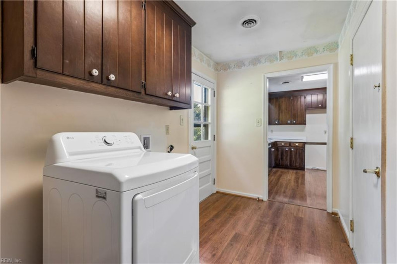 Photo 24 of 48 residential for sale in York County virginia