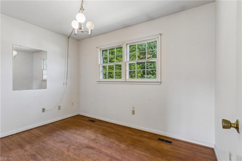 Photo 25 of 48 residential for sale in York County virginia