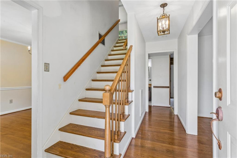 Photo 4 of 48 residential for sale in York County virginia