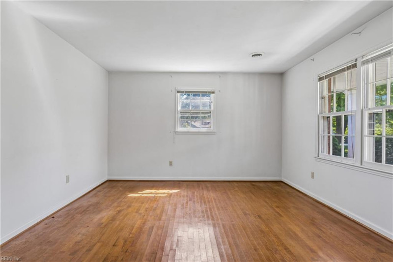 Photo 5 of 48 residential for sale in York County virginia