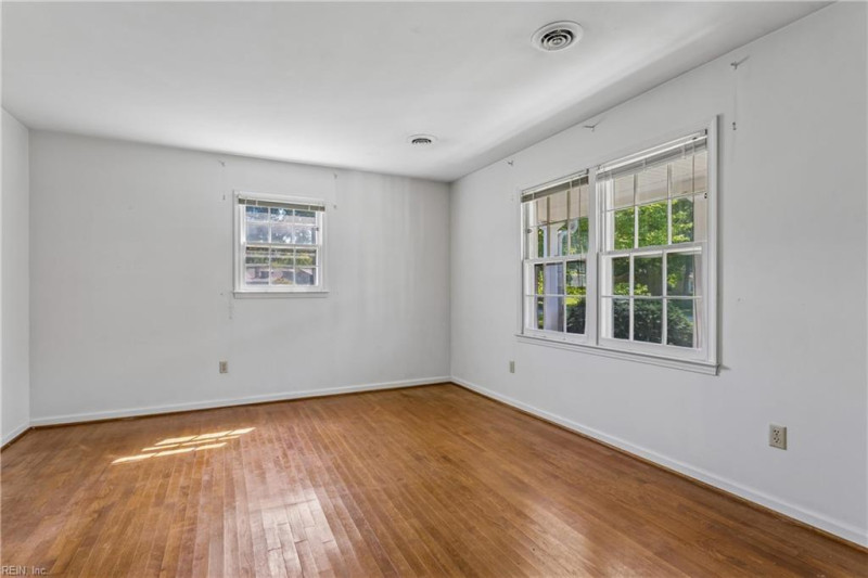 Photo 6 of 48 residential for sale in York County virginia