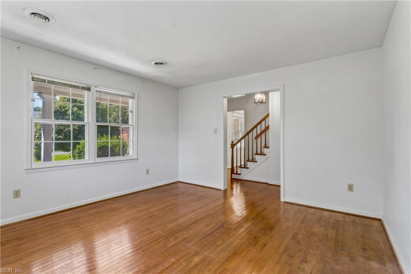 Photo 7 of 48 residential for sale in York County virginia