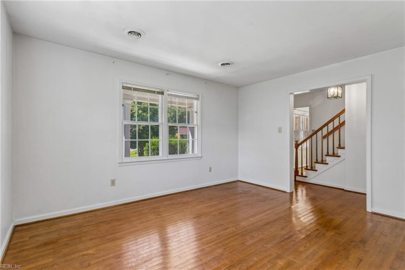 Photo 8 of 48 residential for sale in York County virginia