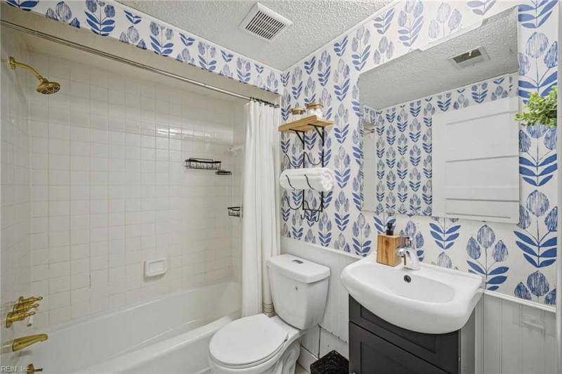 Photo 14 of 27 residential for sale in Norfolk virginia
