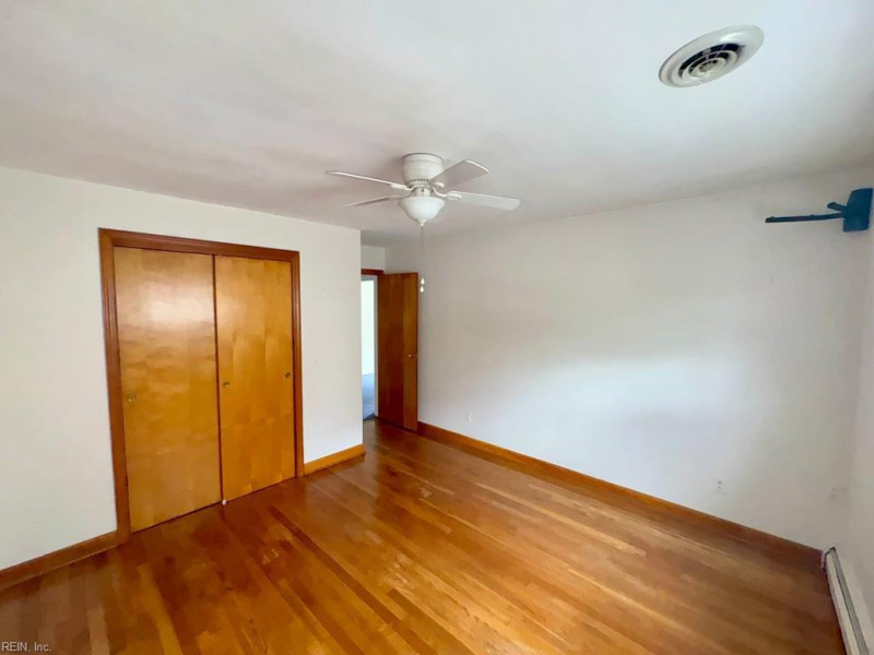 Photo 11 of 18 residential for sale in Portsmouth virginia