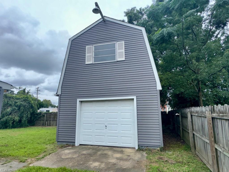 Photo 16 of 18 residential for sale in Portsmouth virginia