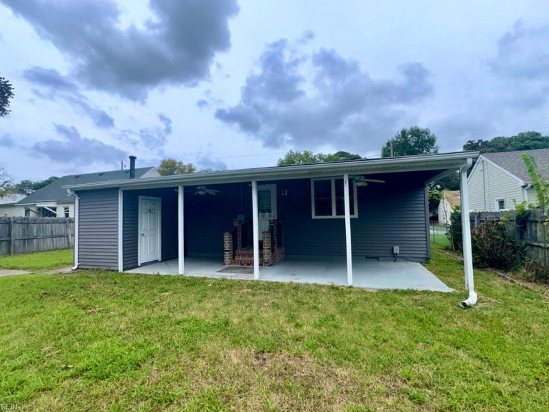 Photo 2 of 18 residential for sale in Portsmouth virginia