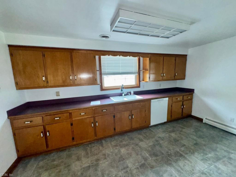 Photo 7 of 18 residential for sale in Portsmouth virginia