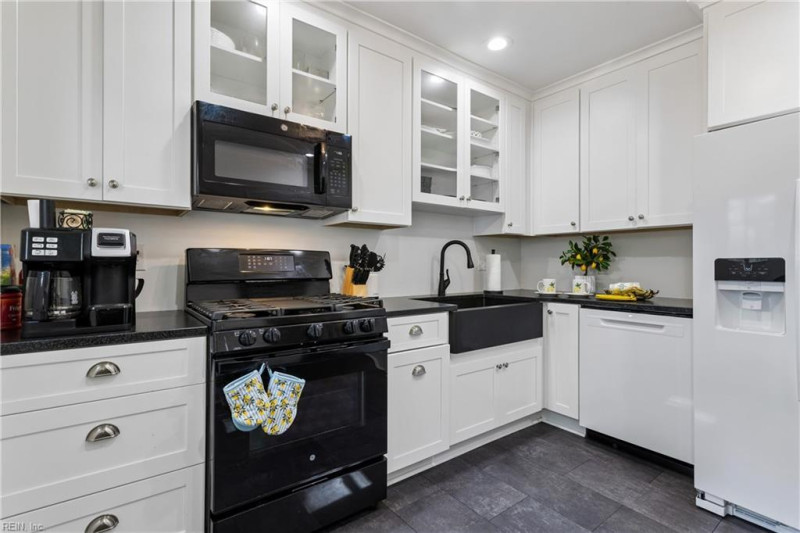Photo 17 of 46 residential for sale in Newport News virginia