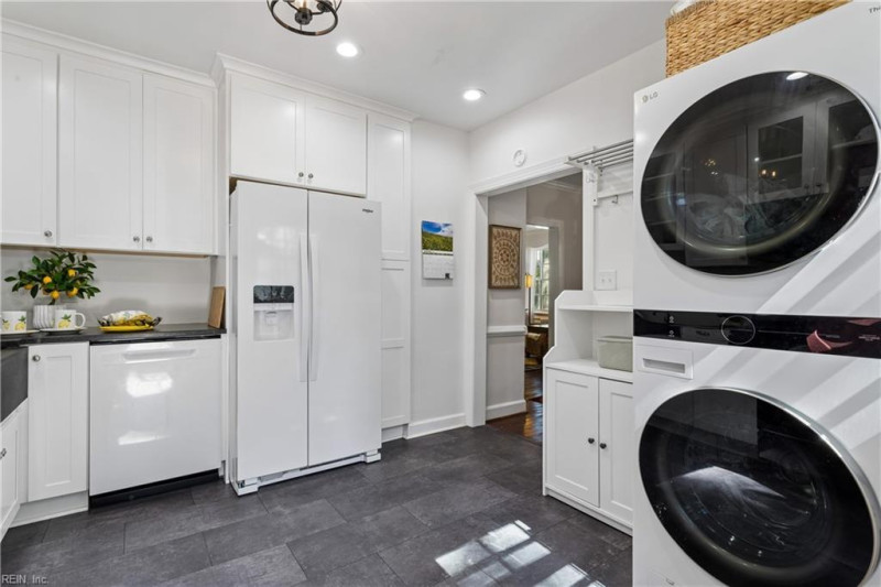 Photo 18 of 46 residential for sale in Newport News virginia