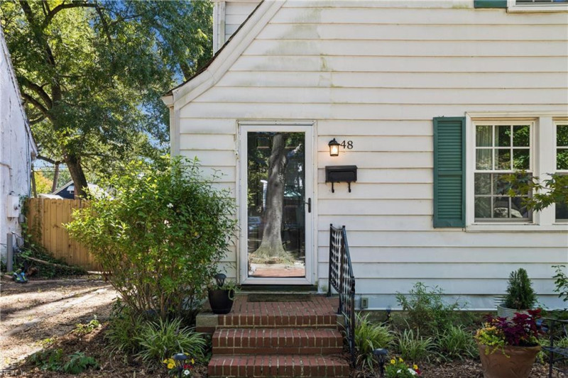 Photo 3 of 46 residential for sale in Newport News virginia