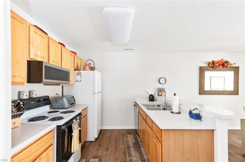 Photo 17 of 50 residential for sale in Williamsburg virginia