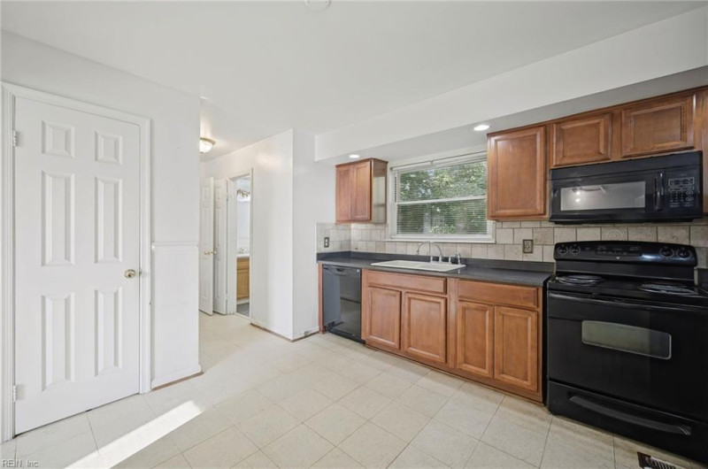 Photo 13 of 38 residential for sale in Chesapeake virginia Photo 13 of 38 residential for sale in Chesapeake virginia