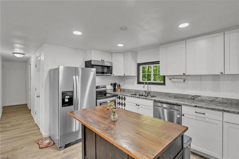 Photo 13 of 45 residential for sale in Suffolk virginia