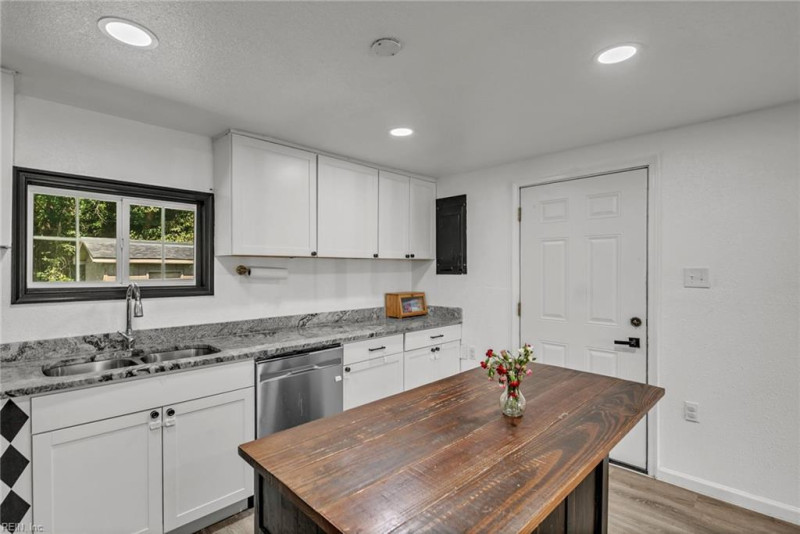 Photo 14 of 45 residential for sale in Suffolk virginia