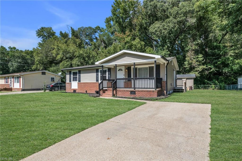 Photo 3 of 45 residential for sale in Suffolk virginia