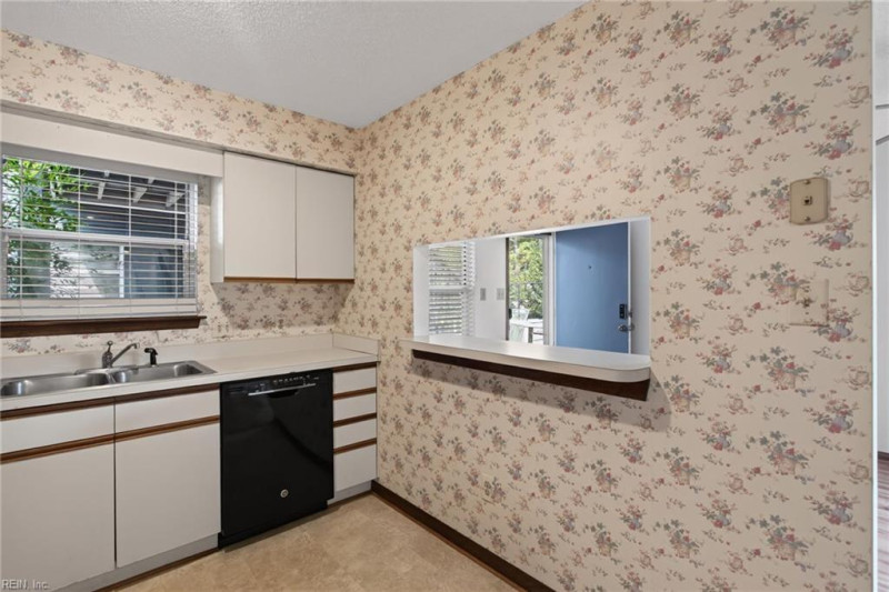 Photo 11 of 22 residential for sale in Newport News virginia