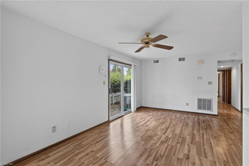 Photo 4 of 22 residential for sale in Newport News virginia