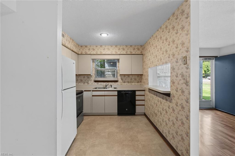 Photo 9 of 22 residential for sale in Newport News virginia
