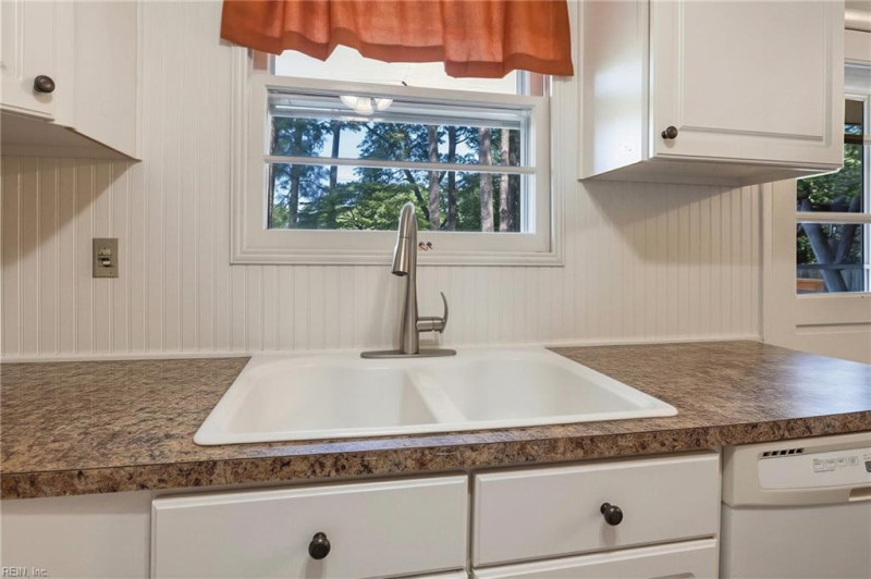 Photo 10 of 24 residential for sale in Portsmouth virginia