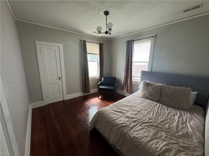 Photo 11 of 17 residential for sale in Norfolk virginia