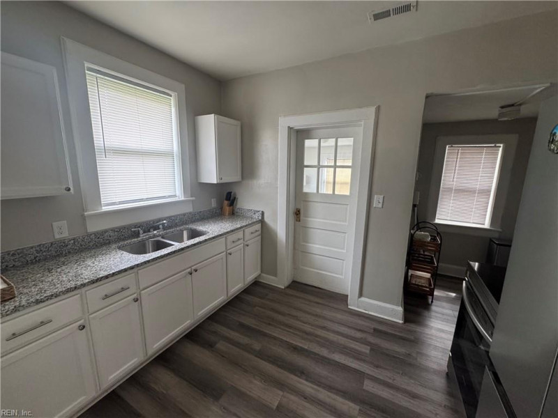 Photo 6 of 17 residential for sale in Norfolk virginia