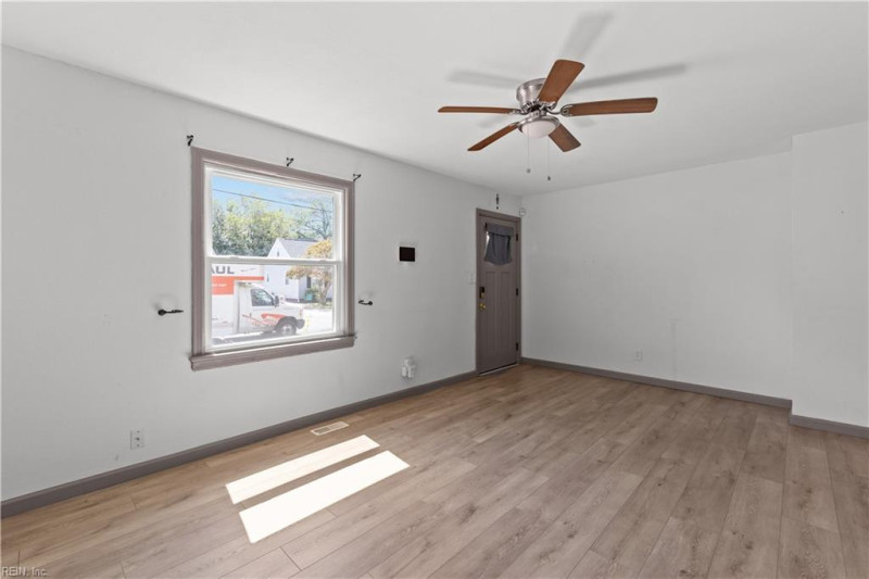 Photo 4 of 34 residential for sale in Norfolk virginia