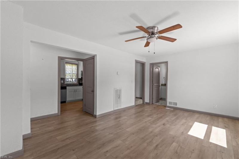 Photo 5 of 34 residential for sale in Norfolk virginia
