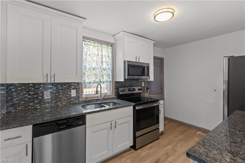 Photo 7 of 34 residential for sale in Norfolk virginia
