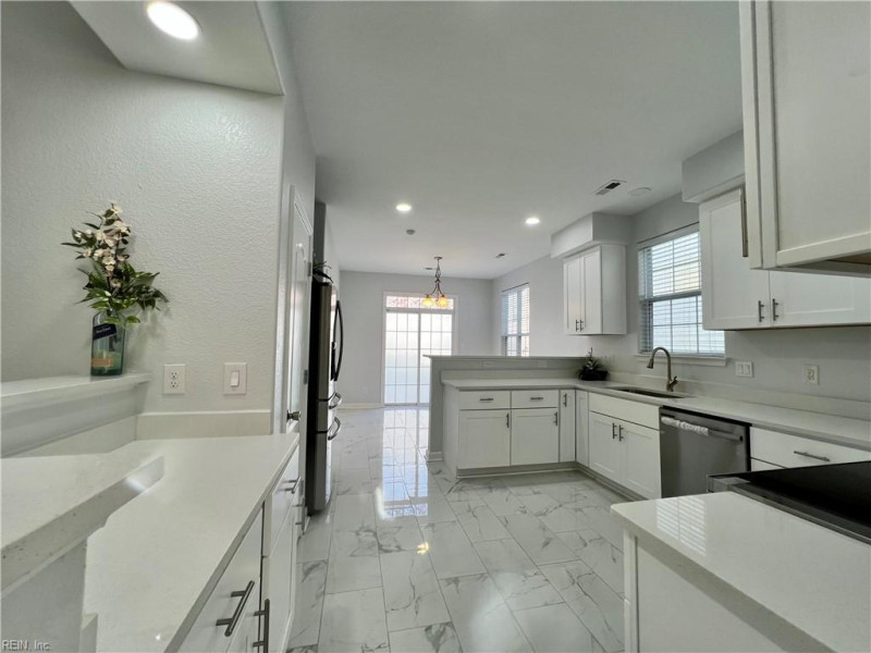 Photo 15 of 49 residential for sale in Portsmouth virginia