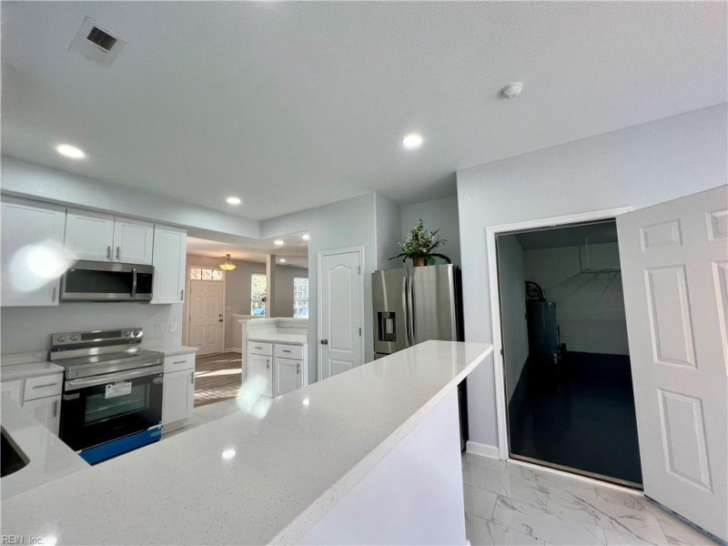 Photo 17 of 49 residential for sale in Portsmouth virginia