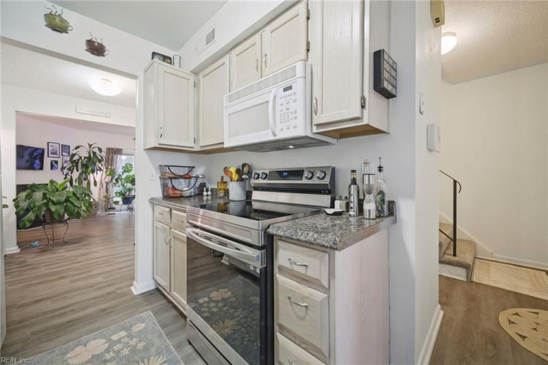Photo 13 of 44 residential for sale in Portsmouth virginia