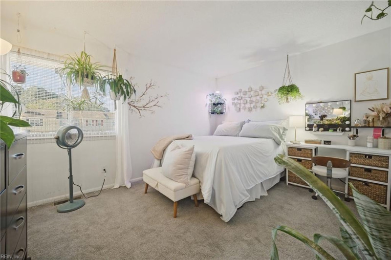 Photo 19 of 44 residential for sale in Portsmouth virginia