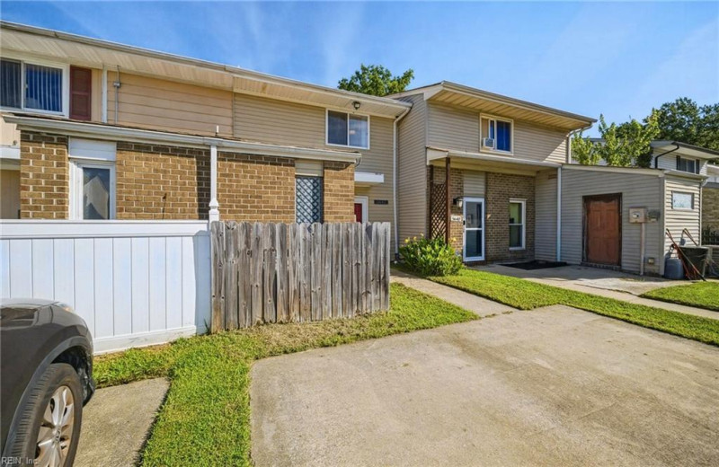 Photo 2 of 44 residential for sale in Portsmouth virginia