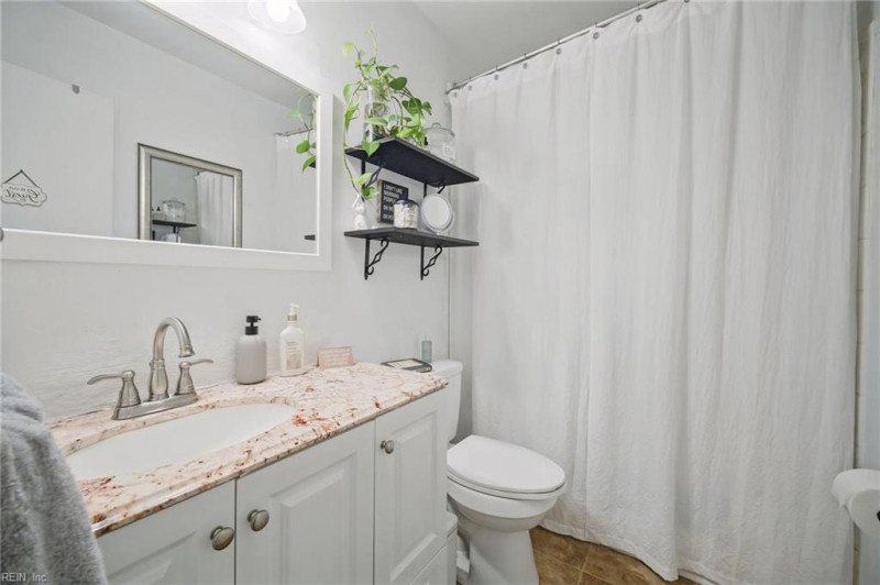 Photo 25 of 44 residential for sale in Portsmouth virginia