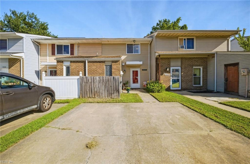 Photo 3 of 44 residential for sale in Portsmouth virginia