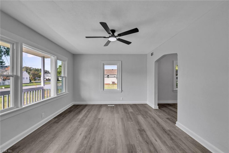 Photo 4 of 19 residential for sale in Portsmouth virginia