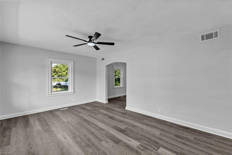 Photo 5 of 19 residential for sale in Portsmouth virginia