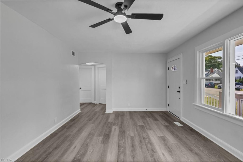 Photo 6 of 19 residential for sale in Portsmouth virginia