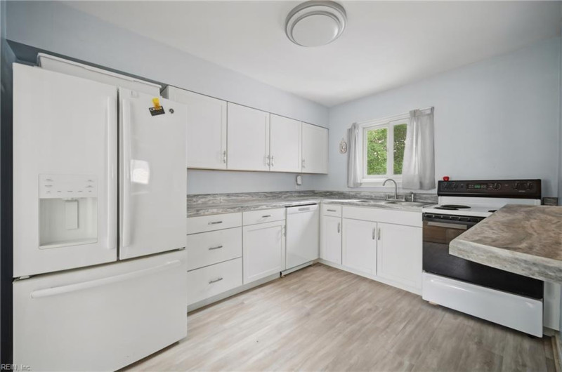 Photo 14 of 33 residential for sale in Chesapeake virginia