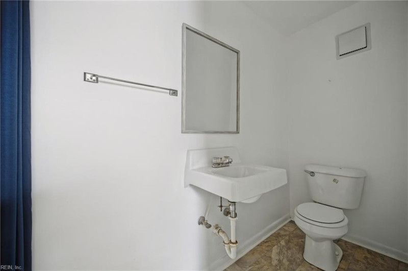 Photo 25 of 33 residential for sale in Chesapeake virginia