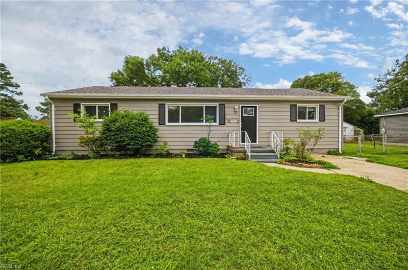 Photo 4 of 33 residential for sale in Chesapeake virginia